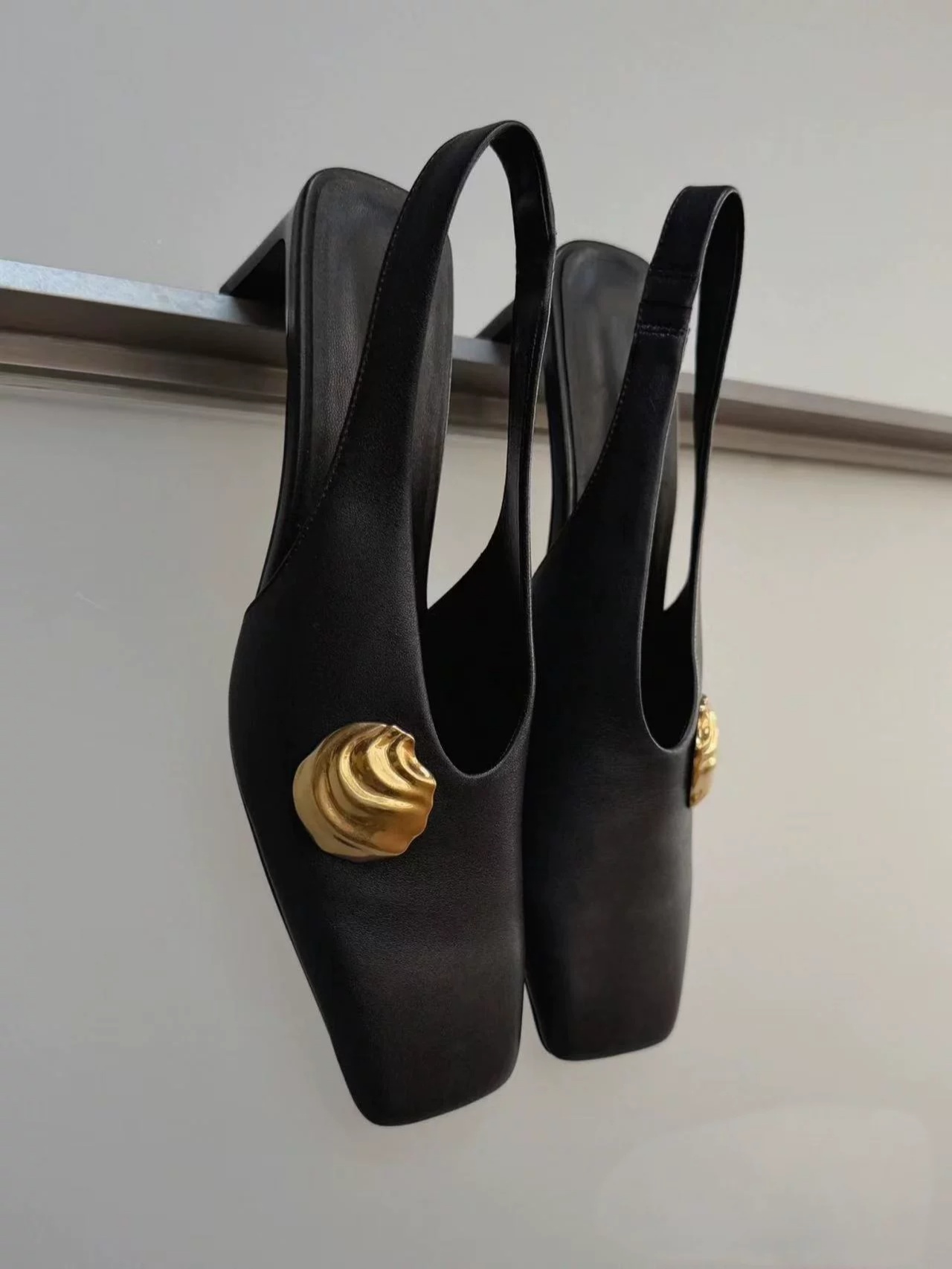 Women's Black Leather Gold She - огляд і ціна Leather Classic Strap