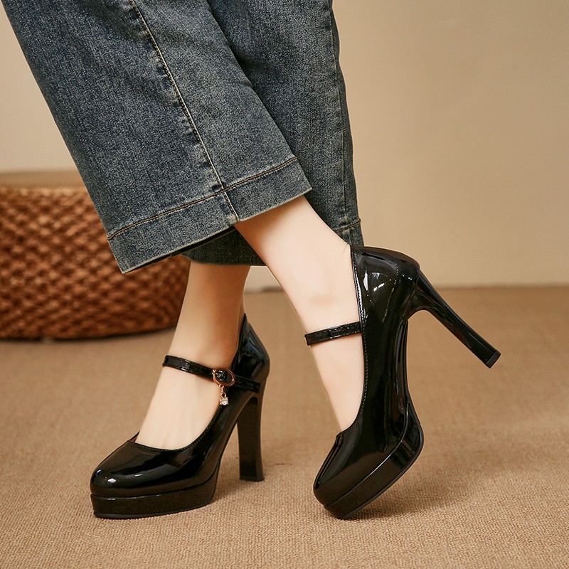 Women's classic round-toe plat - огляд і ціна Leather Classic Strap